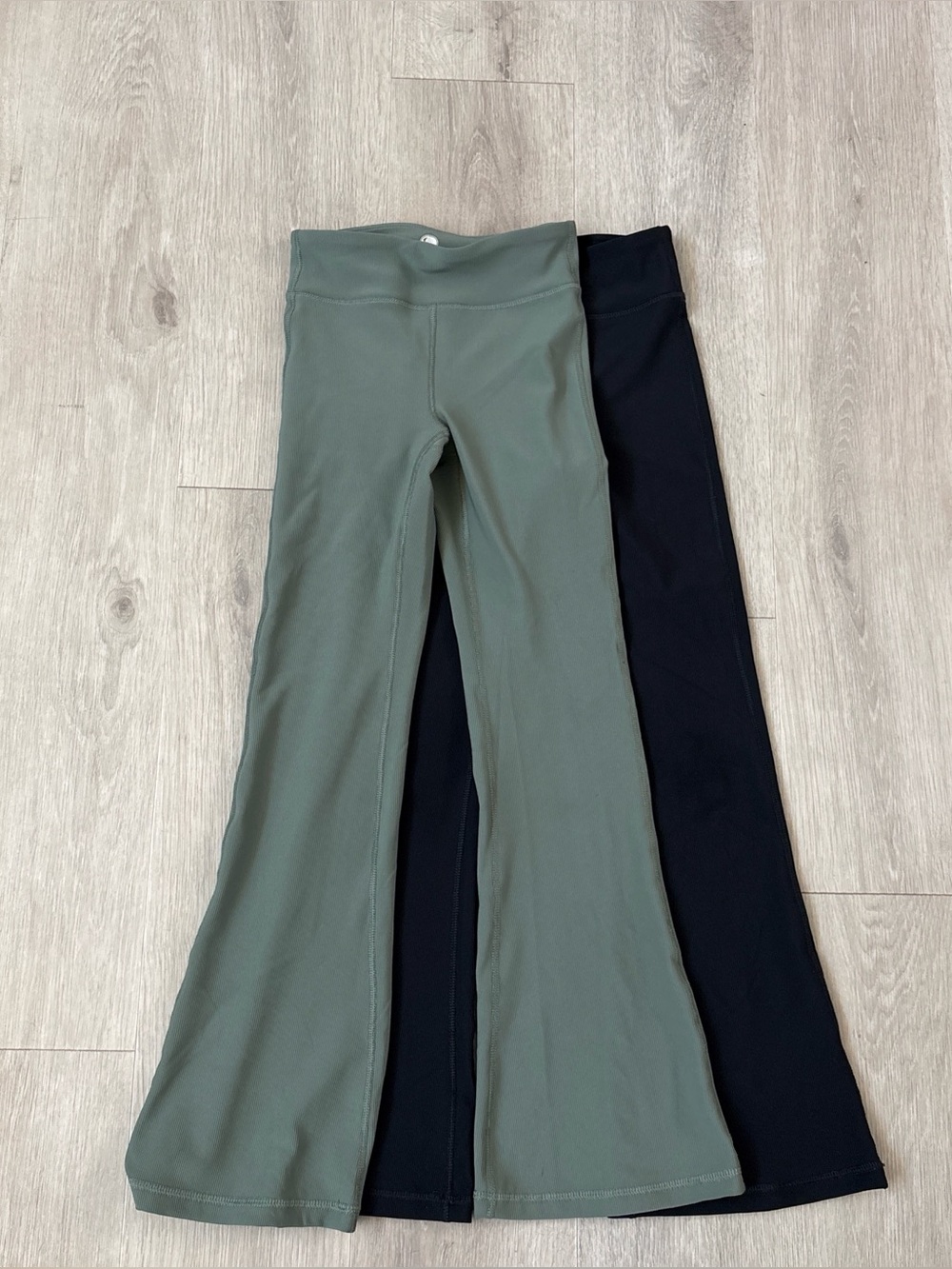 NWOT Girls Yogalicious black + green flared leggings bundle size 10